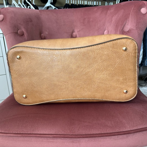 Re-purposed LV 2 in 1 shoulder Bag & Cross
Body with Leopard sides - Picture 4 of 8